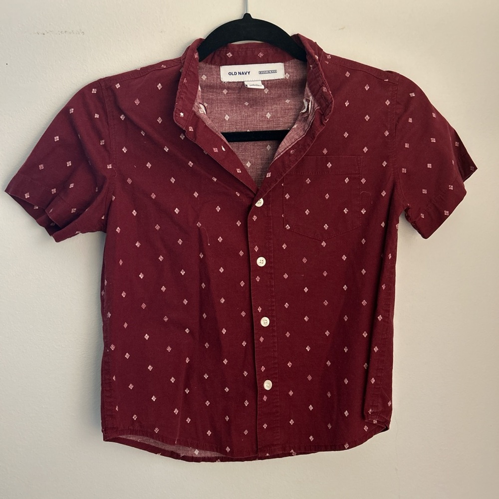 Old Navy - boys Size 6-7 Red Short Sleeve Shirt